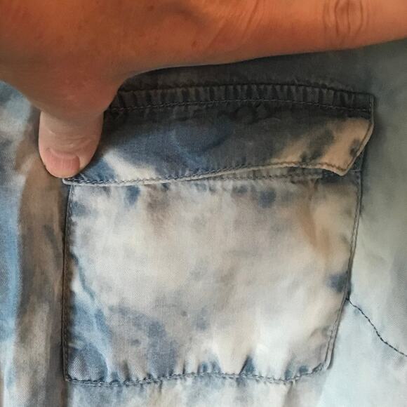 Soho New York And Company Shirt Womens Size Large Distressed Chambray Blue - Picture 5 of 9